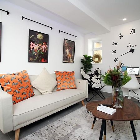 New Spacious 2 Bed Getaway - Private Courtyard! - Underfloor Heating Cardiff Eksteriør billede