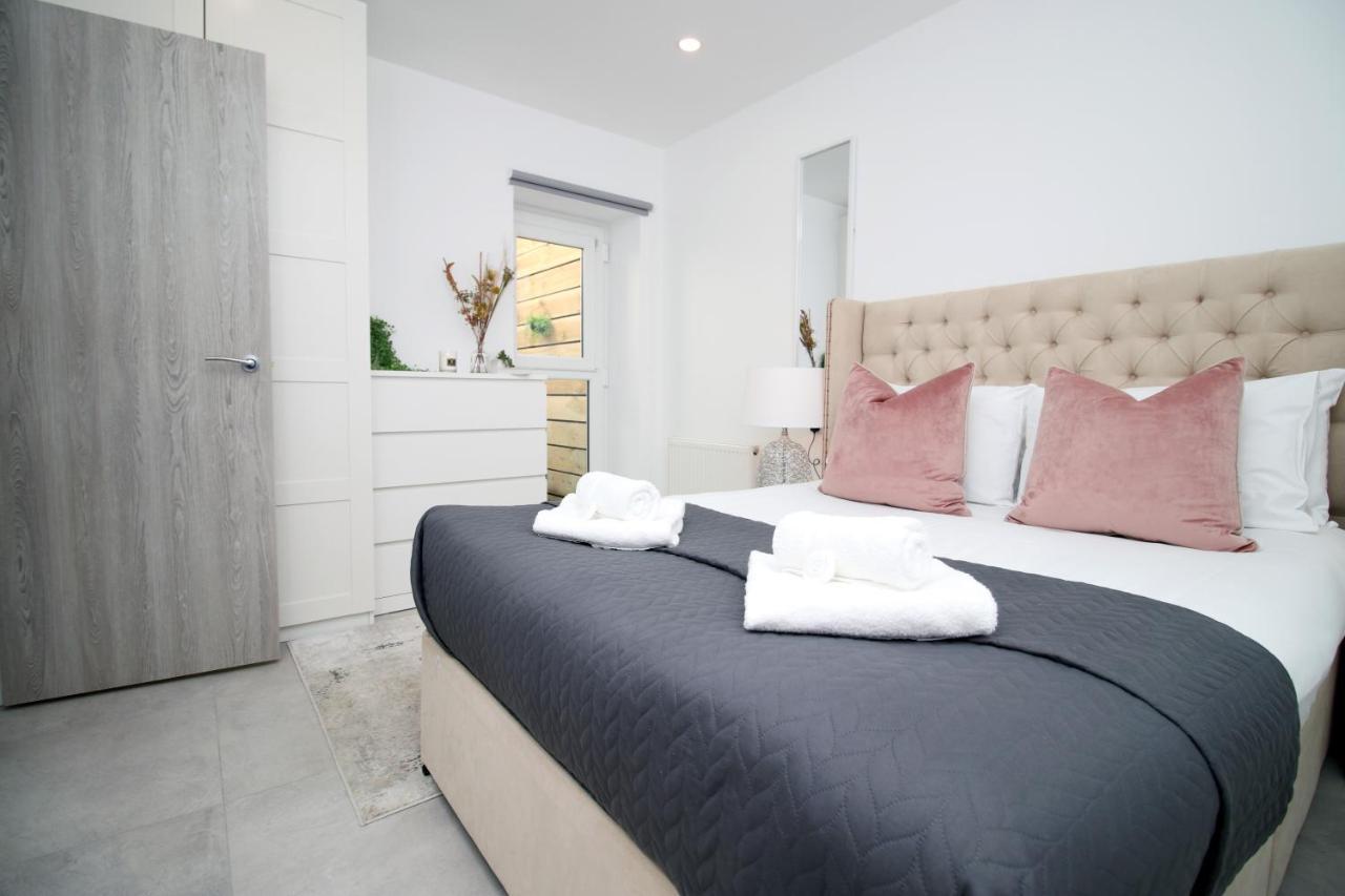 New Spacious 2 Bed Getaway - Private Courtyard! - Underfloor Heating Cardiff Eksteriør billede