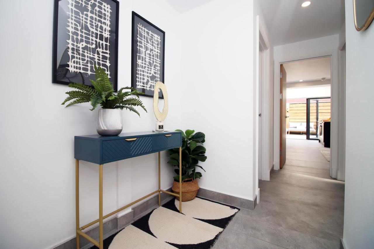 New Spacious 2 Bed Getaway - Private Courtyard! - Underfloor Heating Cardiff Eksteriør billede