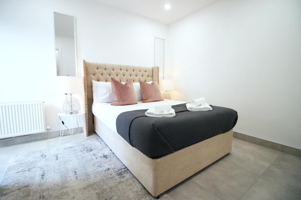 New Spacious 2 Bed Getaway - Private Courtyard! - Underfloor Heating Cardiff Eksteriør billede