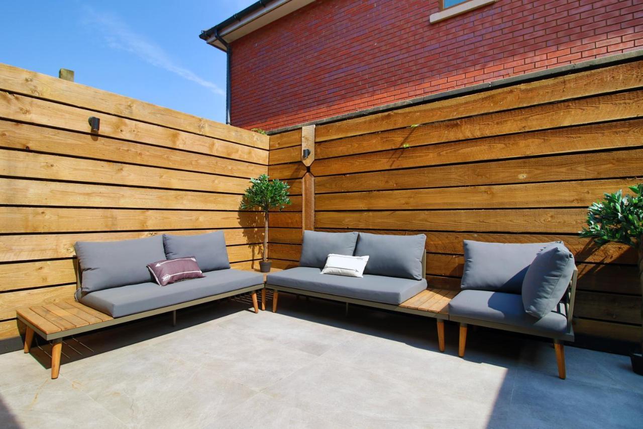 New Spacious 2 Bed Getaway - Private Courtyard! - Underfloor Heating Cardiff Eksteriør billede