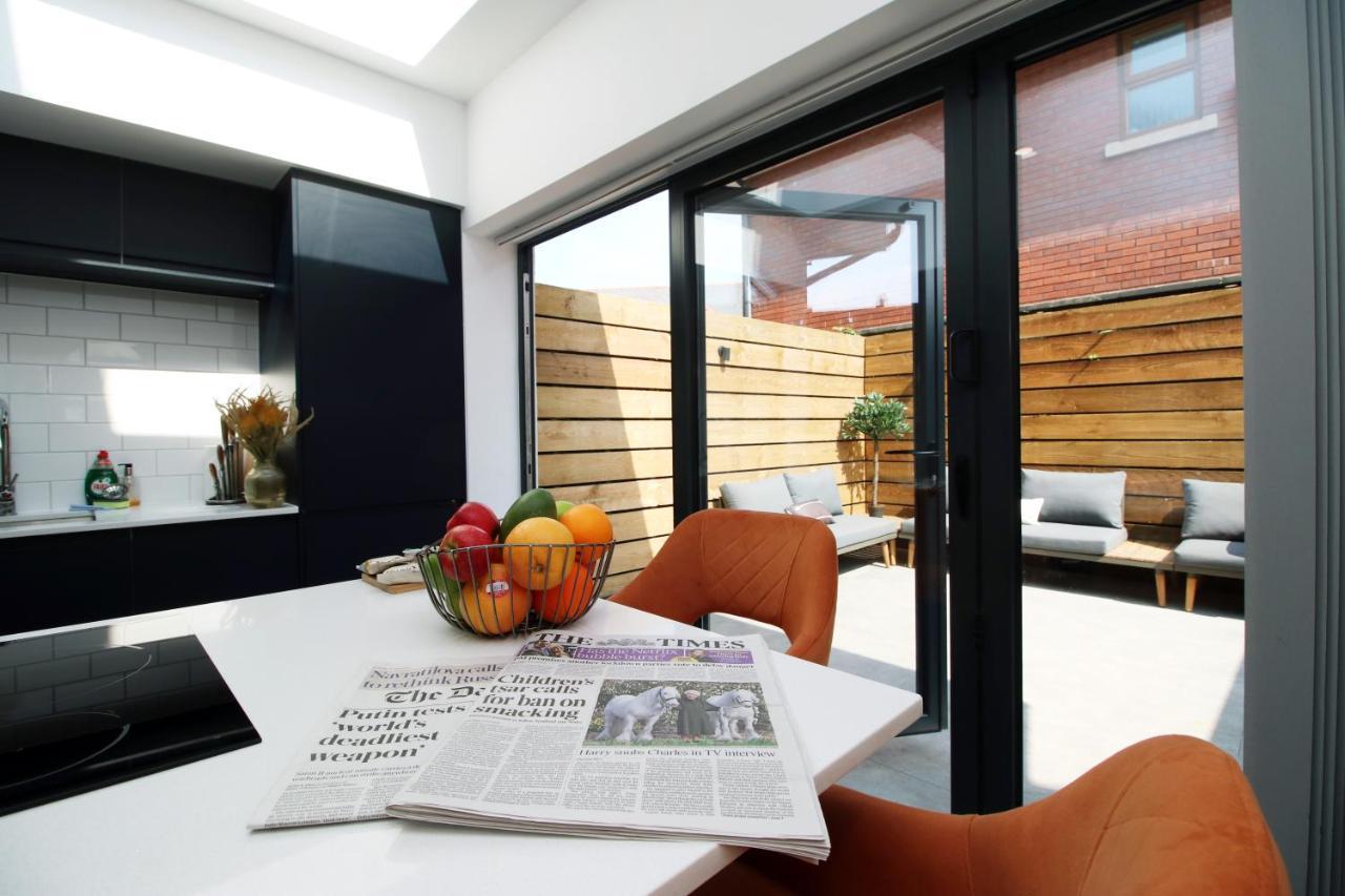 New Spacious 2 Bed Getaway - Private Courtyard! - Underfloor Heating Cardiff Eksteriør billede