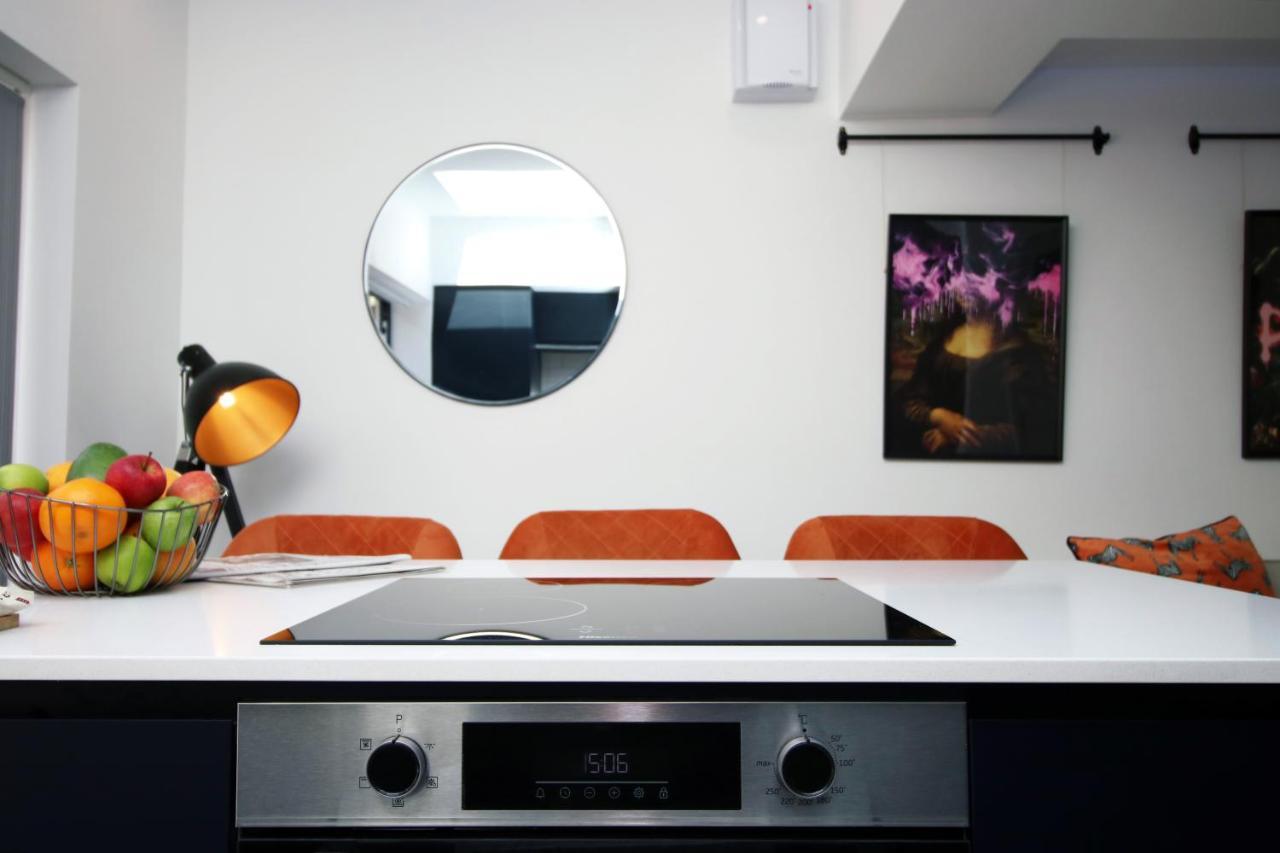 New Spacious 2 Bed Getaway - Private Courtyard! - Underfloor Heating Cardiff Eksteriør billede
