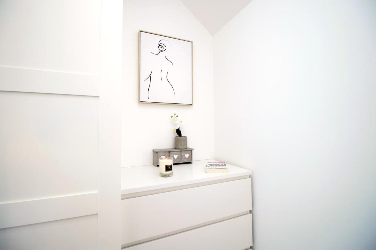 New Spacious 2 Bed Getaway - Private Courtyard! - Underfloor Heating Cardiff Eksteriør billede