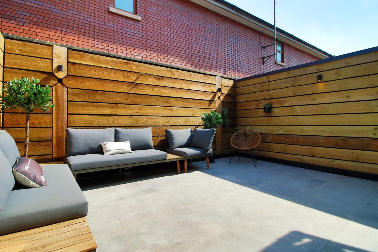 New Spacious 2 Bed Getaway - Private Courtyard! - Underfloor Heating Cardiff Eksteriør billede