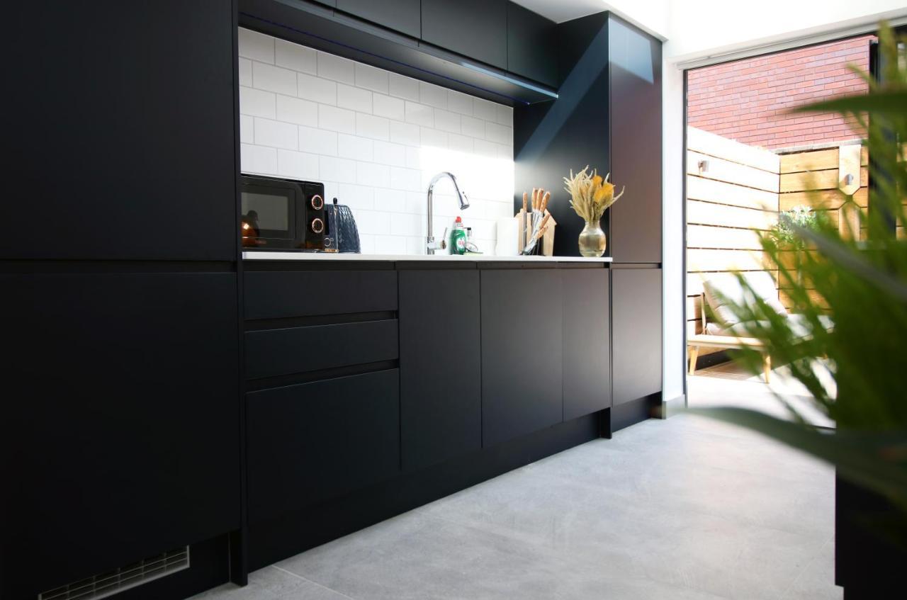 New Spacious 2 Bed Getaway - Private Courtyard! - Underfloor Heating Cardiff Eksteriør billede