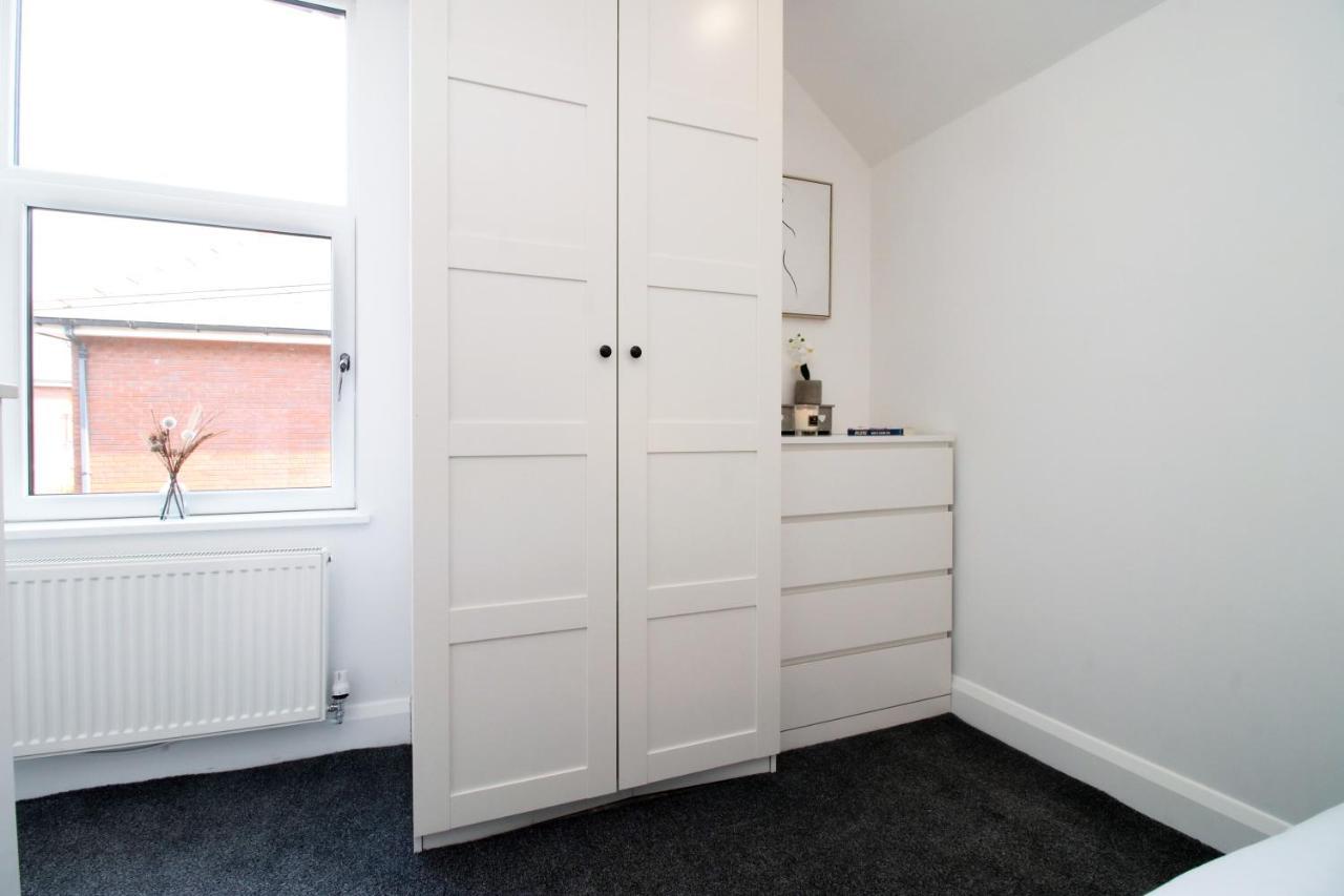 New Spacious 2 Bed Getaway - Private Courtyard! - Underfloor Heating Cardiff Eksteriør billede
