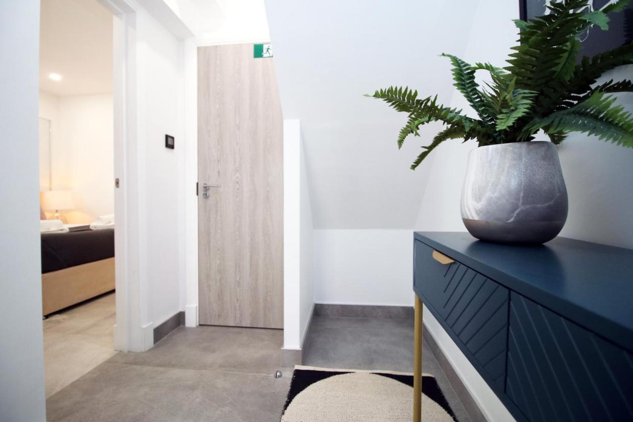 New Spacious 2 Bed Getaway - Private Courtyard! - Underfloor Heating Cardiff Eksteriør billede