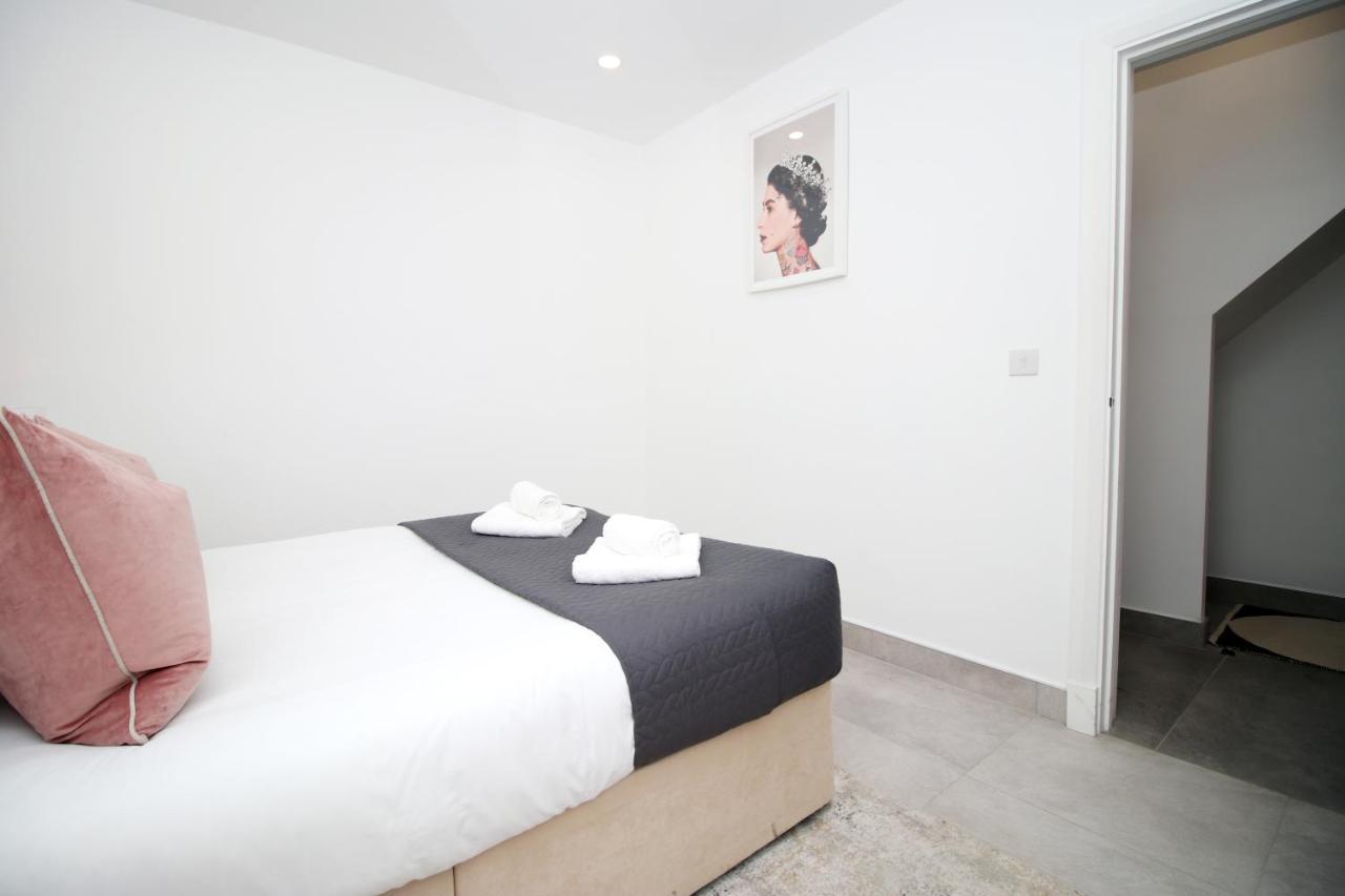 New Spacious 2 Bed Getaway - Private Courtyard! - Underfloor Heating Cardiff Eksteriør billede