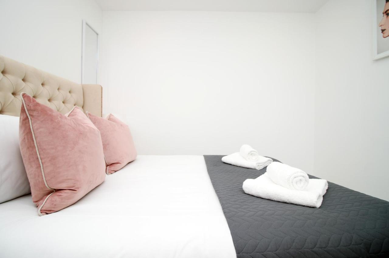 New Spacious 2 Bed Getaway - Private Courtyard! - Underfloor Heating Cardiff Eksteriør billede