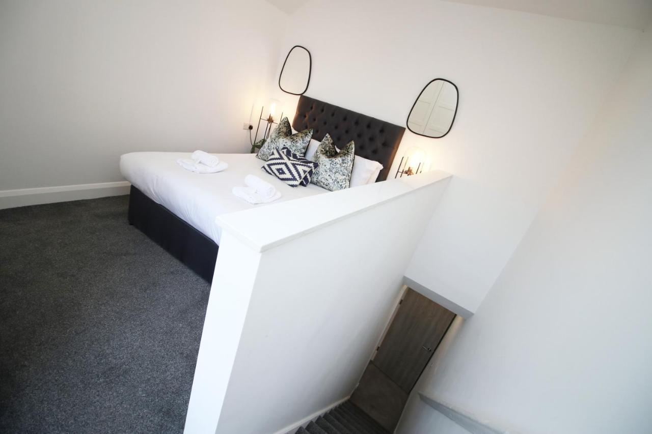 New Spacious 2 Bed Getaway - Private Courtyard! - Underfloor Heating Cardiff Eksteriør billede