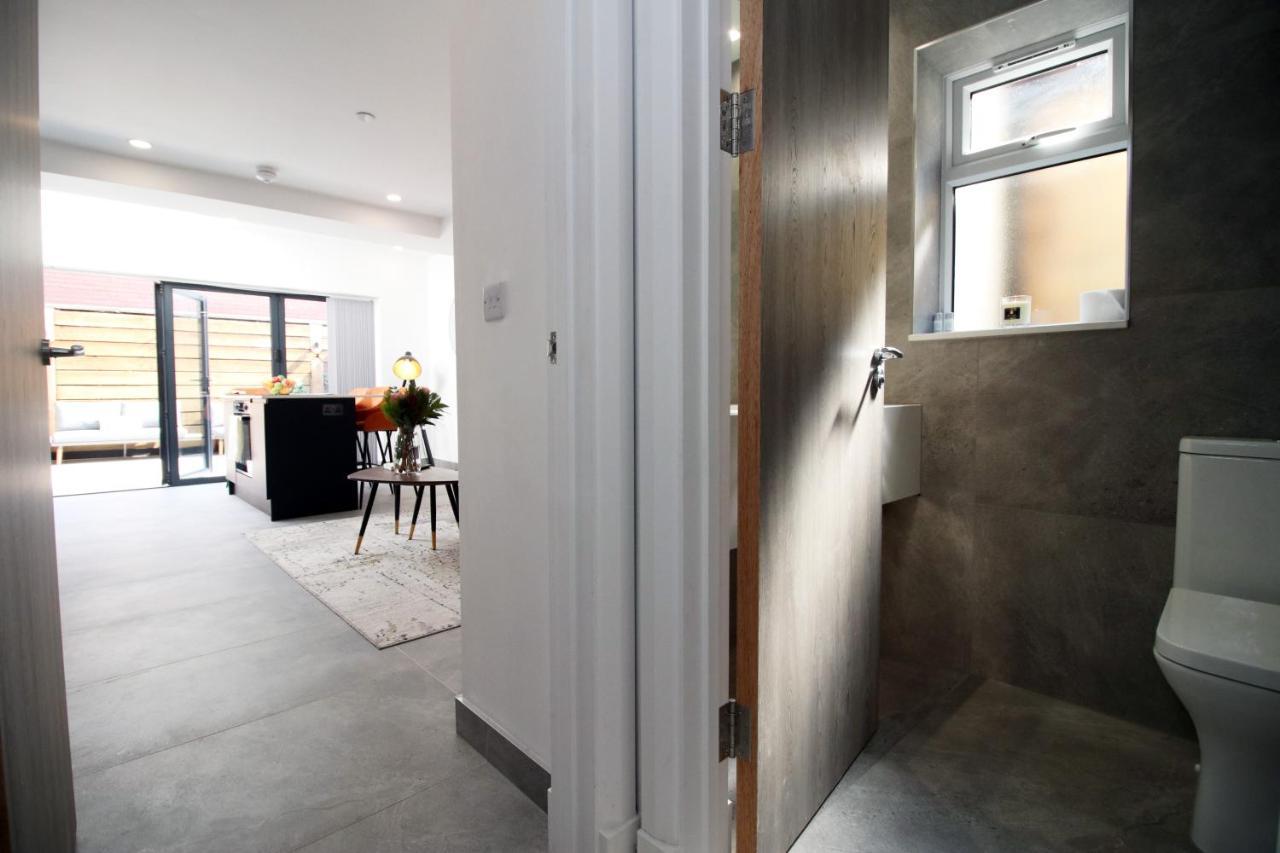 New Spacious 2 Bed Getaway - Private Courtyard! - Underfloor Heating Cardiff Eksteriør billede