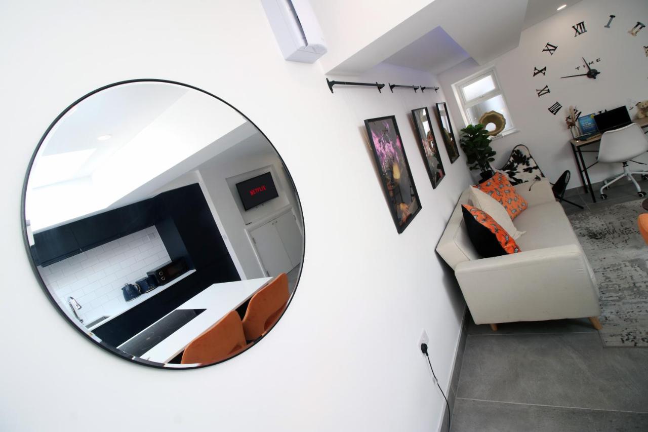 New Spacious 2 Bed Getaway - Private Courtyard! - Underfloor Heating Cardiff Eksteriør billede