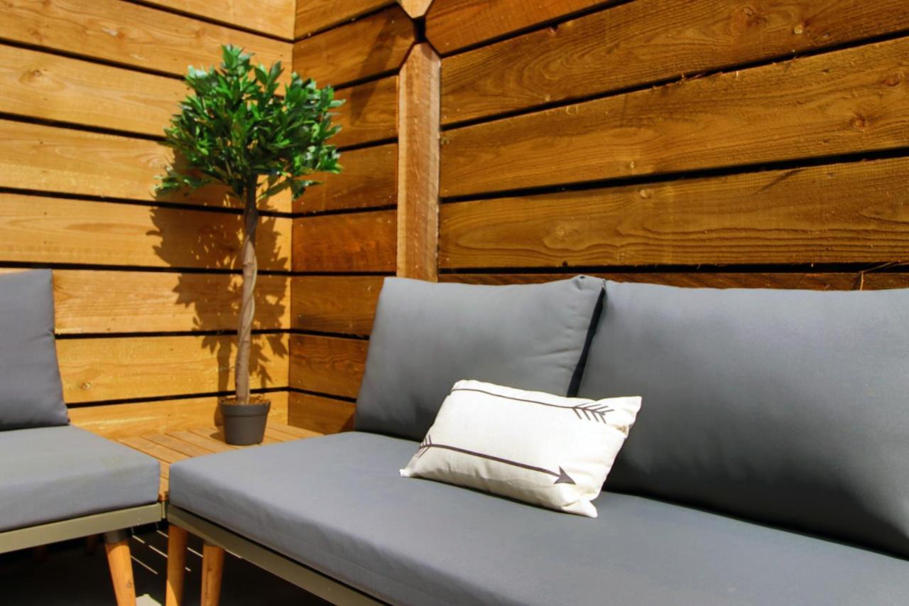 New Spacious 2 Bed Getaway - Private Courtyard! - Underfloor Heating Cardiff Eksteriør billede
