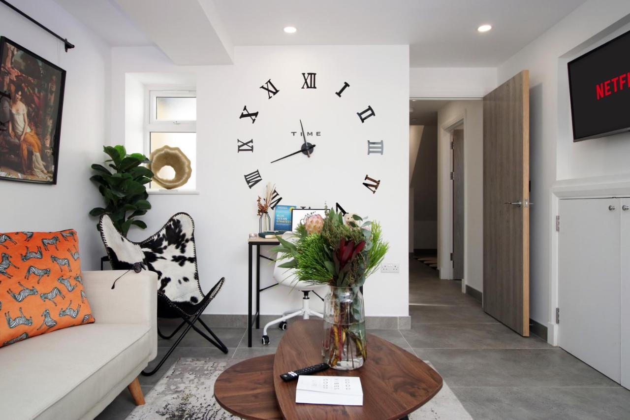 New Spacious 2 Bed Getaway - Private Courtyard! - Underfloor Heating Cardiff Eksteriør billede