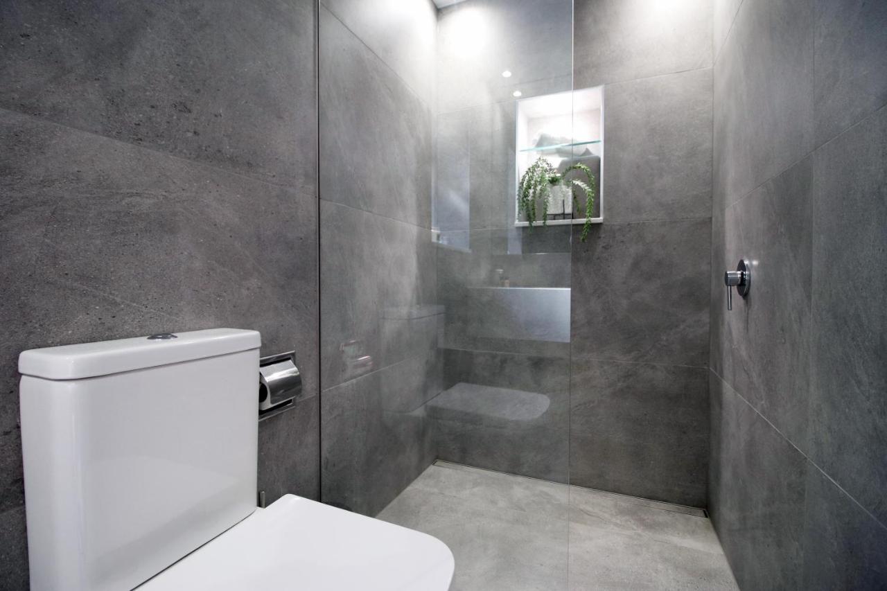 New Spacious 2 Bed Getaway - Private Courtyard! - Underfloor Heating Cardiff Eksteriør billede
