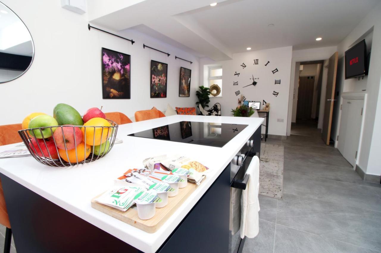 New Spacious 2 Bed Getaway - Private Courtyard! - Underfloor Heating Cardiff Eksteriør billede